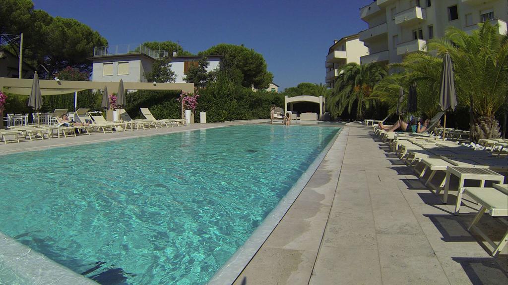 Hotel Residence Stella Del Mare Vada Exterior photo